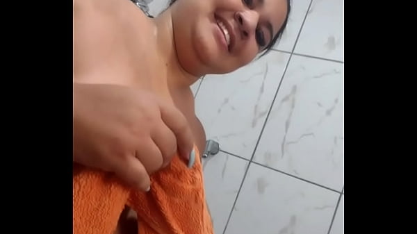 Mary butterfly cadelona casada no banho