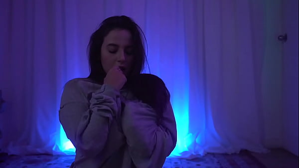 Natalie show us her sexy_moves