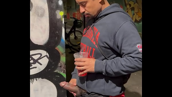 O Tes&atilde;o Foi Tanto Que Ela Nem Esperou Ir Ao Motel, Come&ccedil;ou O Chifre Na Rua Mesmo ! Botei Pra Mamar E Meti A Pica Na Gringa Casada ! thumbnail