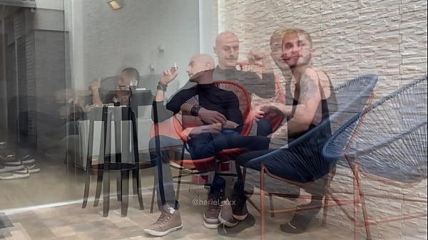 MAMANDO CARA DOTADO NA VARANDA DE CASA 