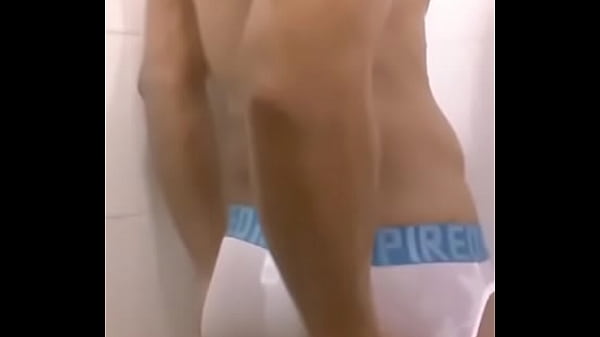 Play MP4 - Anh &dstrok;ẹp trai tắm khoe body hết sảy