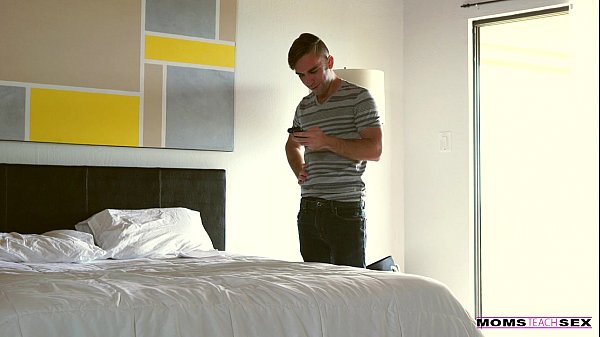 MomsTeachSex My step mom_seduced_me