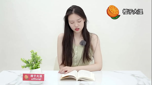 Nonton Asian Girls Reading A Book While Trying To Stay Clam Vibrator thumbnail