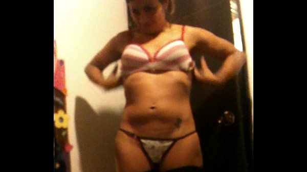 mi novia probandose sus nuevastangas