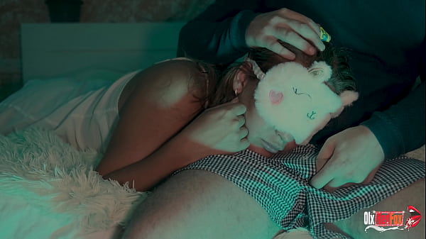 Ich wecke meine stiefmutter aus ihrem nickerchen und wichse ihr in den mund 4k olx red fox