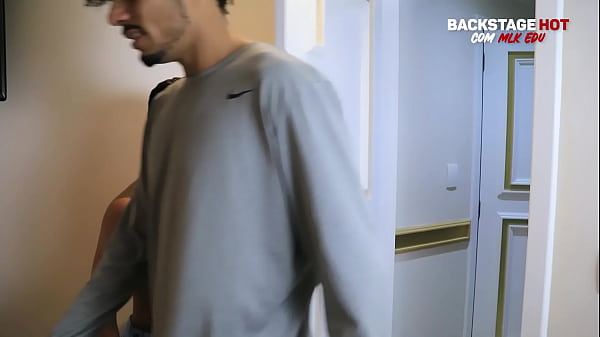 Play MP4 - Mlk Edu mostrando tudo nos bastidores da Hot Boys