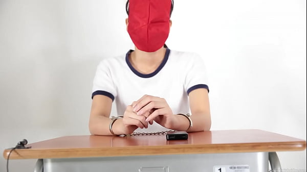 Nonton A Girl Who Guesses What She Is Touching With A Blindfold thumbnail