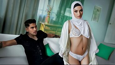 Hijabi Hottie Breaks All Rules With Her American Fuck Buddy Hijabi Hottie Breaks All Rules With Her American Fuck Buddy