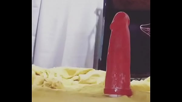 Sentando no consolo gigante