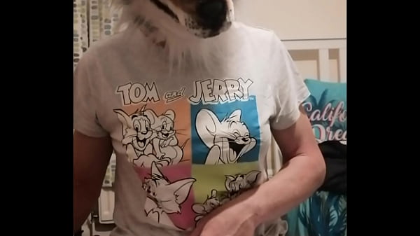 I pissed on_my bedroom floorand soaked my pajamas