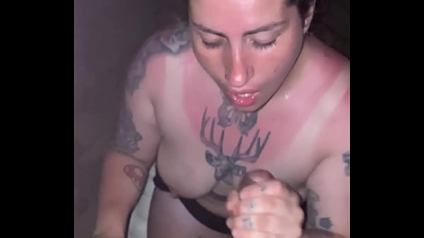 Le doy toda la pija en la boca hasta el fondo hasta sacarme toda la leche 