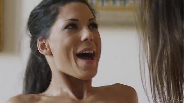 Play MP4 - VivThomas - Alexa Tomas and Amirah Adara fingerbang each other