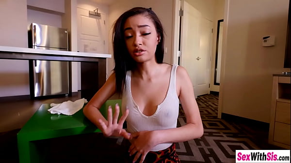 Petite black stepsis Scarlett Bloom sucked dick after she cleaned house