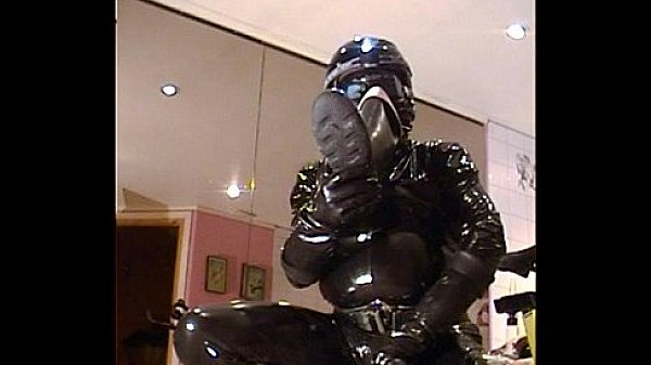 Roxina2003EncasedRetroRubberist290103XXXL.MPG 