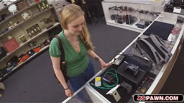 Sweet juicy chick giving her pussy some cock 