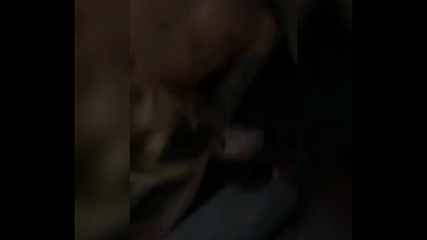 Mi amo y su amigo me follan