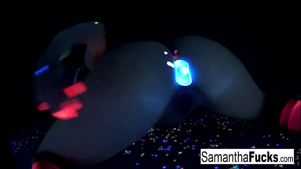 Play MP4 - Samantha Saint gets off in this super hot black light solo