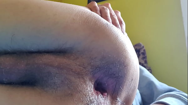 Jugando con su culo