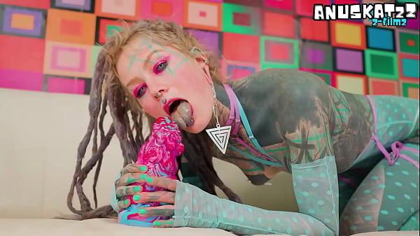 Play MP4 - Tattoo Girl Squirt Games - ANAL gapes and prolapse and big Dildos