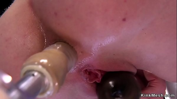 Lady takesfucking machine in the_ass