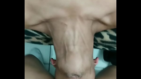 Parceiro veio fazer uma garganta profunda 