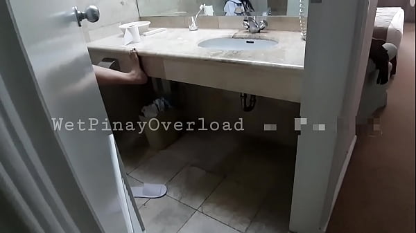 Sexy Pinay Student Gets Fuck By Her Friend_Inside Her Car