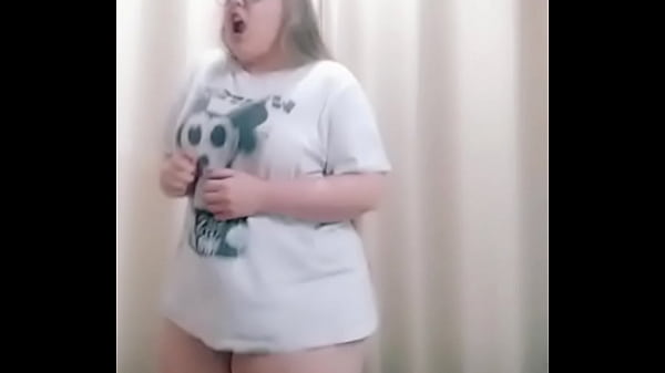 Gordinha dan&ccedilando 4
