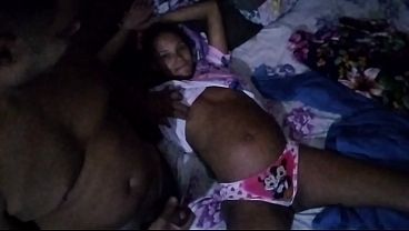 Assistindo Tv Minha Enteada N&atilde;o Resisti E Botei No Cu Dela Em Quando Minha Esposa N&atilde;o Chegava thumbnail