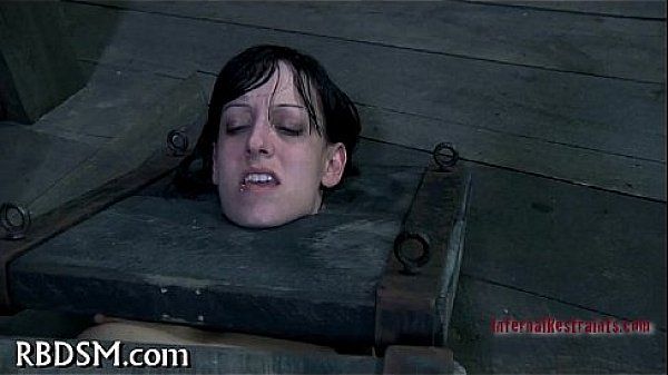 Chick gets lusty cunt prodding 