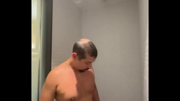 Play MP4 - Retweete se voc&ecirc; curte o put&atilde;o barrigudo e caralhudo da pica grossa &excl; E n&atilde;o perde tempo n&atilde;o e paga logo pra gozar as &period;&period;&period;