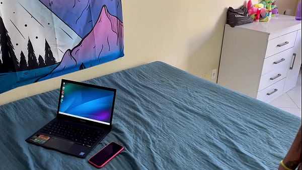 Mamei o vizinho em troca de ele arrumar meu computador