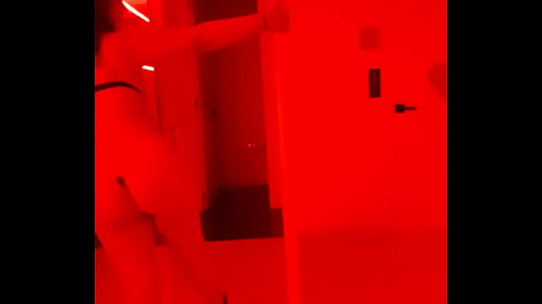 Diana en el motel baila tubo en tanga roja antes de ser follada por el culo