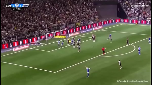 Kaio Jorge macetando o Galo 