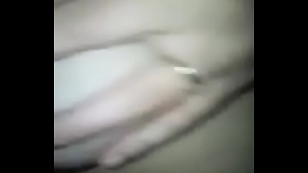 Putita joven juega con su xoxo mojadido 