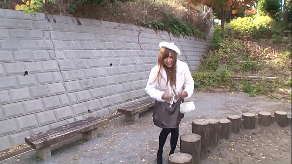 Asian slut gets it from 2 cocks at the same time