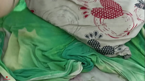 Play MP4 - le pido a&period;yuda a mi hermanastra con mi erecci&oacute;n y me la follo a la muy cachonda duro hasta comerrerme en ella &lpar; parte 2&rpar;