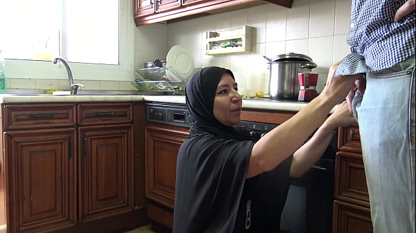 Hot Arabic Wife Living In The United Kingdom thumbnail