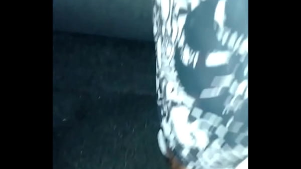 Bruna silva hotwife no cl&aacute;ssico dando no pelo e recebendo porra na buceta dentro do carro corno filmando 