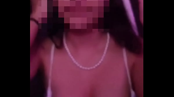 Novinha gostosa mechupando na balada