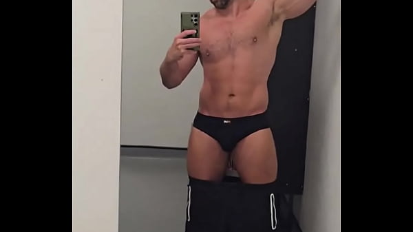 Oooosh anyone want to feed me burgers stroke hair and tell me how big and strong i am