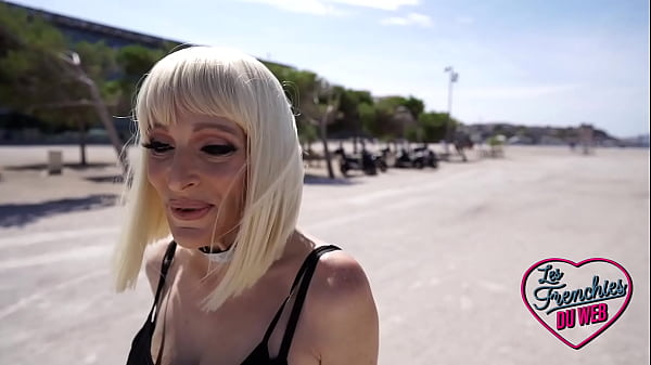 Play MP4 - Amelia&comma; une milf tr&egrave;s perverse qui adore le sexe