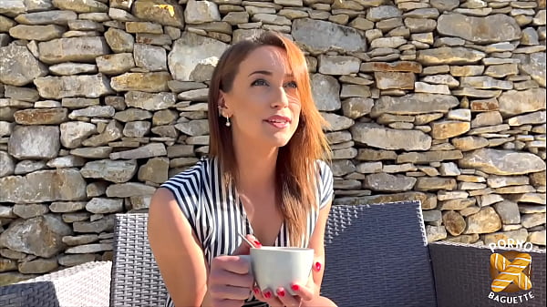 Play MP4 - Jade&comma; 25ans&comma; une coach sportive endurante