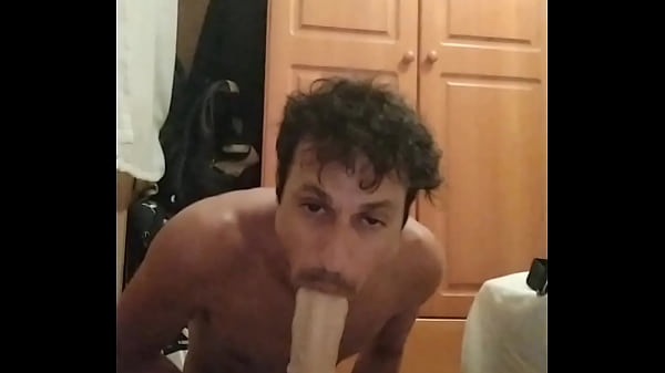 Lionel Hearts zampandose un consolador replica de Nacho Vidal 25cm 