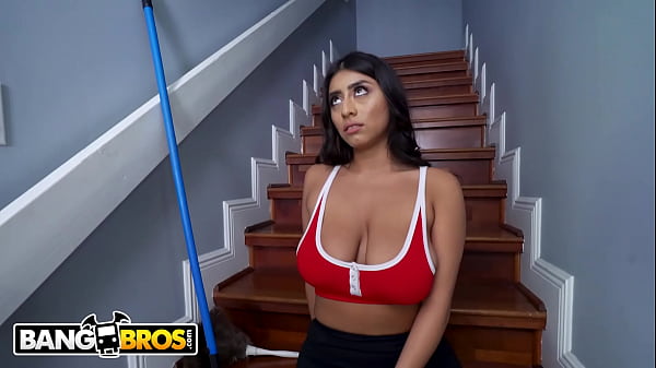 Play MP4 - BANGBROS - Dream Maid Violet Myers With Epic Big Tits Goging The Extra Mile For Her Lucky Client