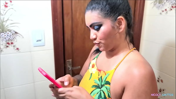 Play MP4 - Batendo um siririca no banheiro