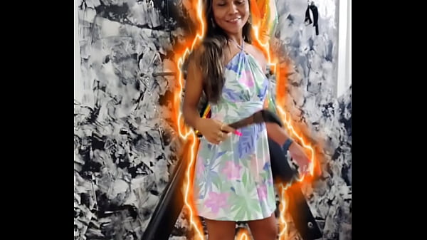 Sra ker brincando antes de atender ao cliente