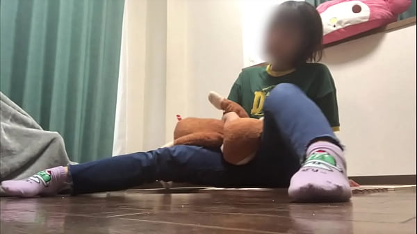 Play MP4 - 【素人】ムラムラしてクンニしてほしくてついお人形を男の人だと思って、まんこにするすりしたりしてオナニーする女子&bigcirc;生。