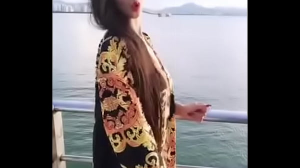 Em nhảy hay ko