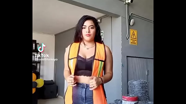 Nonton Muchacha Moviendo El Culo En El Trabajo thumbnail