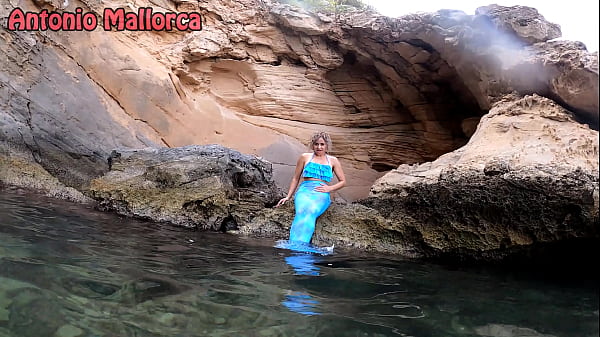 Play MP4 - Mermaid Slut Seduces Me To Suck My Dick While I Was Sailing With Friends